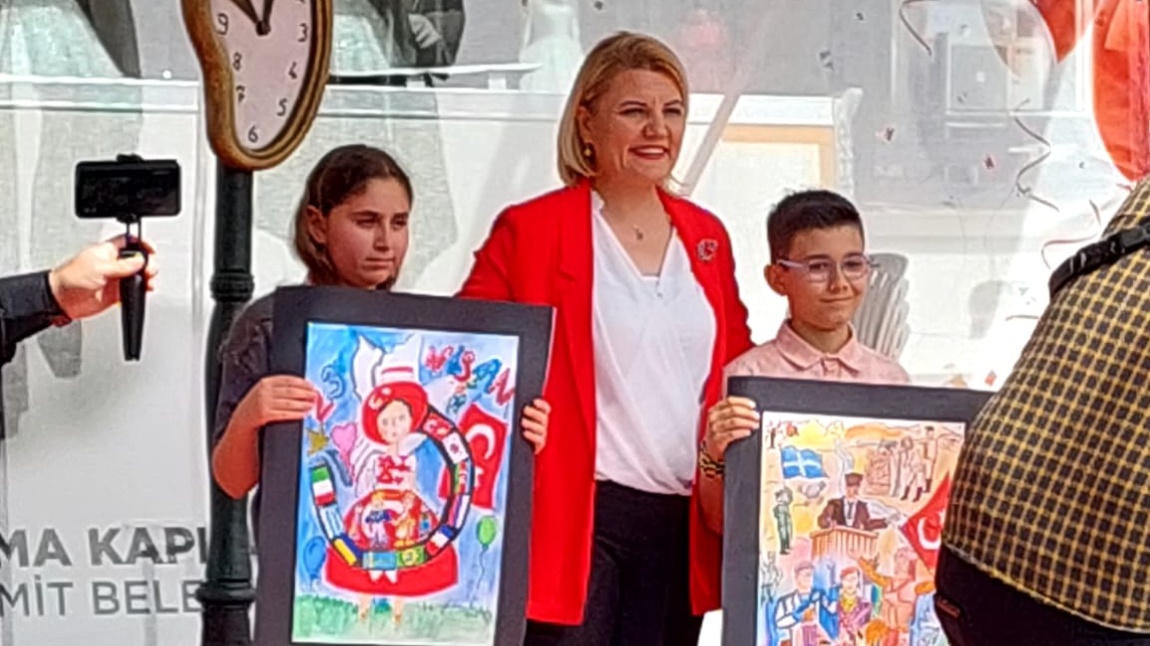 4/B sınıfı öğrencisi Çağdaş BİÇER, İzmit Belediyesinin düzenlediği resim yarışmasında birinci oldu.